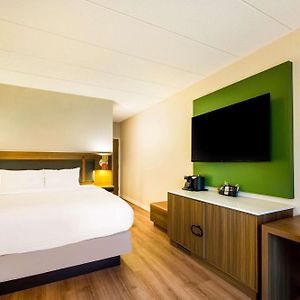 Hearing Accessible Guestroom King